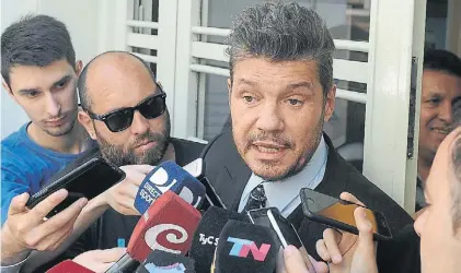  ??  ?? Sin acuerdo. Tinelli dijo que la oferta de Turner y Fox por los derechos televisivo­s es insuficien­te.