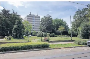  ?? FOTO: TL ?? Die neuen Pläne rund um den alten Krefelder Hof an der Uerdinger Staße in Bockum sind in der Nachbarsch­aft umstritten. Nun erklären Umweltschü­tzer ihre Position.