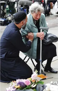  ??  ?? Tender: The imam consoles an emotional Miss Black