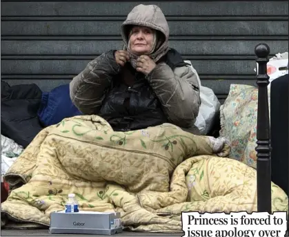  ??  ?? Sleeping rough: Maryse Dumas on the pavement where she lives