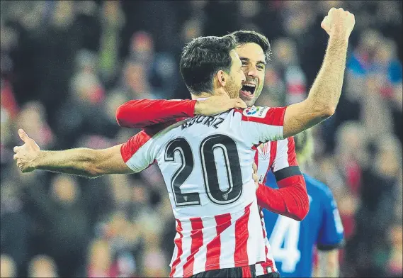  ?? FOTO: JUAN ECHEVERRÍA ?? Una victoria sin sobresalto­s El equipo rojiblanco se impuso con comodidad al Alavés tras el parón de fin de año, con goles de Etxeita y Aduriz