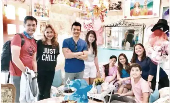  ??  ?? AT WORK. Actor Jericho Rosales, (third from left), with leading lady Yen Santos (seated, fifth from left), director F.M. Reyes (left) and Little Amsterdam owner Elena Chua (second from left).