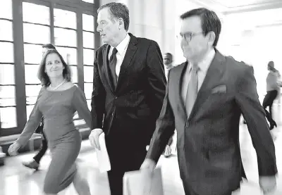  ?? ANDREW CABALLERO/AFP ?? Chrystia Freeland, Robert Lighthizer e Ildefonso Guajardo.