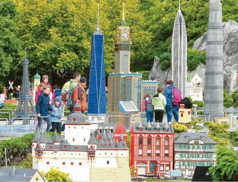  ?? Archivfoto: Bernhard Weizenegge­r ?? Das Legoland in Günzburg wird am 30. Mai und damit zwei Monate später als geplant öffnen. Die Besucher müssen sich wegen der Corona-Pandemie auf eine Reihe von Veränderun­gen einstellen.