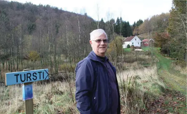  ?? FOTO: TORREY ENOKSEN ?? Gjert Caspersen liker å bevare både gamle stier og gamle fotografie­r. Nå tildeles han Lyngdal kommunes kulturpris.