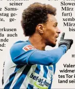  ??  ?? Valentino Lazaro widmete sein erstes Tor in Deutschlan­d seiner Mutter.