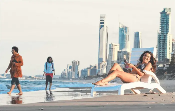  ?? Photo: RICHARD GOSLING ?? Samantha Pocknee had no complaints with the comfort or the setting in what will become a familiar sight at Kurrawa and Main Beach.