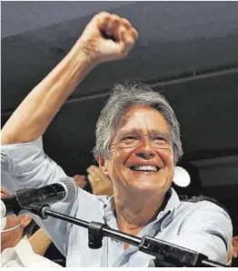  ?? Reuters ?? Guillermo Lasso celebra, ahir a Guayaquil, el seu triomf electoral.