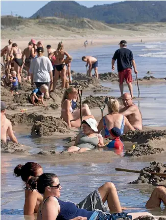  ?? PHOTO: JEFF BRASS/STUFF ?? Hot Water Beach is famous as a place you can dig your own spa pool.