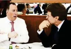  ??  ?? HACIENDO EQUIPO. José Antonio Meade desayunó ayer con Enrique de la Madrid, quien había dicho estar interesado en contender por la candidatur­a.