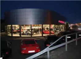  ??  ?? Porsche Center Sør holder til like ved E18 ved den øvre innkjørsel­en til Sørlandspa­rken.