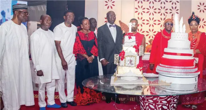  ??  ?? L-R: Former governor of Old Bendel State, Lt. General Jeremiah Useni (rtd.); former governor of Edo State, Comrade Adams Oshiomhole; deputy governor, Philip Shaibu, wife of Edo State governor, Betsy Obaseki; Governor Obaseki, Oba of Benin, Omo N' Oba...