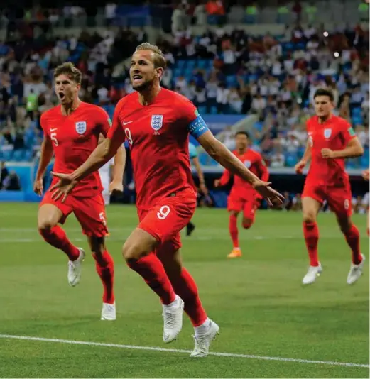  ?? FOTO: SERGEI GRITS, AP ?? KAPTEINEN SCORET: Harry Kane satte først i 1–0 til England. Så scoret han 2-1-målet på overtid.