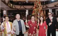  ??  ?? LIGHTING OF THE TREE OF HOPE with Msgr. Boy Alesna, GMA Network vice president and head of regional TV Oliver Amoroso, Cebu Vice Gov. Agnes Magpale, Cathay Pacific marketing manager Connie Cimafranca and Marco Polo general manager Brian Connelly.