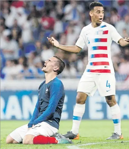  ?? FOTO: AP ?? Griezmann se lamenta tras una de las ocasiones que no supo concretar Su sustituto en el 70’, Fekir, lideró la reacción de Francia