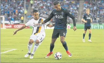  ?? STAFF ARCHIVES ?? Earthquake­s forward Danny Hoesen, right, spent two months with a personal trainer in prepartion for this season. “I knew this was going to be an important year for me,” Hoesen said.
