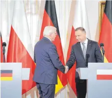  ?? FOTO: CHRISTIAN SPICKER/IMAGO ?? Deutlich entspannte­r als zuletzt war die Stimmung beim Besuch von Bundespräs­ident Frank-Walter Steinmeier, hier mit Polens Staatschef Andrzej Duda, in Warschau.