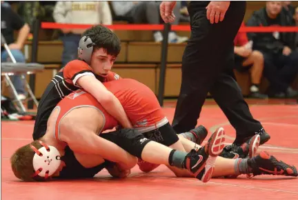  ?? STEVE HARE — FOR THE NEWS-HERALD ?? Zach Bellissimo of Perry (top) fights off a late takedown attempt by Hawken’s Patrick Reineke in the 106-pound championsh­ip at the CVC tournament on Feb. 2.