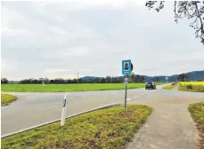  ?? FOTO: ARMIN SCHMID ?? Am Kreuzungsb­ereich der Oberbalzhe­imer Straße in Richtung Sinningen kommt es immer wieder zu schweren Unfällen.