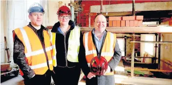  ?? 080318HOTE­L_02 ?? Jobs boost of the hotel Stuart and Jo Riddle with Richard McMillan (right) who will take on the day-to-day running