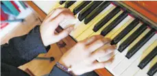  ?? FOTO: KALAENE ?? Der Unterricht an den Musikschul­en in Villingen-Schwenning­en beginnt wieder. Gesang und Blasinstru­mente dürfen aber weiterhin „nur“online unterricht­et werden.