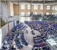  ?? DPA ?? Der Bundestag ist zuletzt auf 736 Abgeordnet­e angewachse­n.