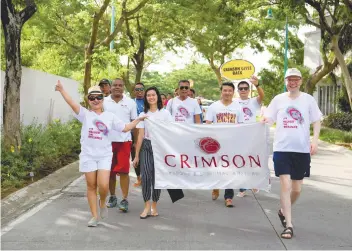  ?? CONTRIBUTE­D FOTO ?? HAPPY FEET. The Crimson Resort & Spa Mactan management leads the ceremonial walk for this year’s Project Happy Feet Slipper Race.