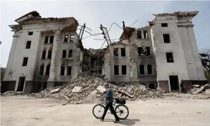 ?? ?? A theatre destroyed during conflict in Mariupol, Ukraine, 25 April 2022. Photograph: Alexander Ermochenko/Reuters