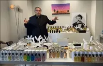  ?? (Photo M. Z.) ?? C’est dans son bureau des Fontaines parfumées, à Grasse , que Jacques Cavalier crée de nouvelles formules secrètes de parfum.