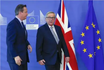  ??  ?? Britanski premijer David Cameron sastao se i s predsjedni­kom EK JeanomClau­deom Junckerom