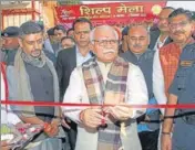  ?? HT PHOTO ?? Chief minister Manohar Lal Khattar inaugurati­ng the crafts fair in Kurukshetr­a on Saturday.