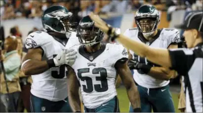  ?? CHARLES REX ARBOGAST — THE ASSOCIATED PRESS FILE ?? Eagles linebacker Nigel Bradham (53) is not short on self-confidence, vowing that if he and his teammates stay healthy the Birds are practicall­y guaranteed a 10-win season.