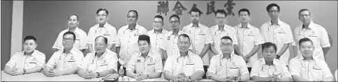  ??  ?? Rayong (seated fourth left) with the other committee members after the press conference.