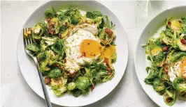  ?? DAVID MALOSH PHOTOS / THE NEW YORK TIMES ?? Bacon, egg and Brussels sprouts salad. A hot bacon dressing, a crispy-edged fried egg and sliced Brussels sprouts star in this meal-worthy take on a Southern classic.
