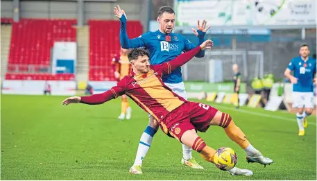  ?? ?? Motherwell’s Matthew Penney, left, and Drey Wright