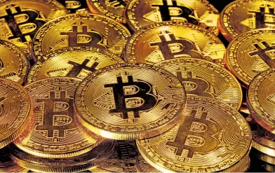  ?? /FOTOS: REUTERS ?? El bitcoin
tocó un máximo de 10 mil 600 dólares por unidad este año