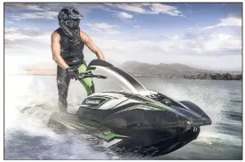  ??  ?? Kawasaki revient dans la course des jet skis à bras articulé avec ce SR-X, puissant, exigeant et… coûteux !