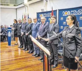  ?? SANTIAGO GARCÍA ?? Elisa Fariñas jura su cargo como jefa superior de Policía, ayer en Badajoz.