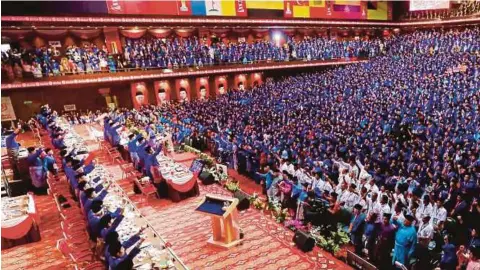  ??  ?? Umno president Datuk Seri Najib Razak and delegates shouting the party’s slogan at the end of his speech at the Putra World Trade Centre in Kuala Lumpur yesterday. Pic by Ghazali Kori