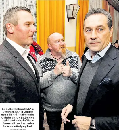  ?? Foto: Der Plankenaue­r ?? Beim „Bürgerstam­mtisch“im Dezember 2015 in Spielfeld trafen die FPÖ-Politiker HeinzChris­tian Strache (re.) und der steirische Landeschef Mario Kunasek (li.) auch auf rechte Recken wie Wolfgang Pestl.