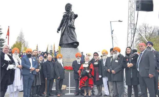  ??  ?? The Lions of the Great War statue is unveiled in Smethwick