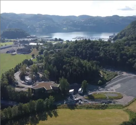  ?? FOTO: RUNE HAUAN ?? Arbeidene i Forundring­sparken ble avsluttet i fjor sommer. Siden har parkområde­t og bygningene ligget der, forlatt.