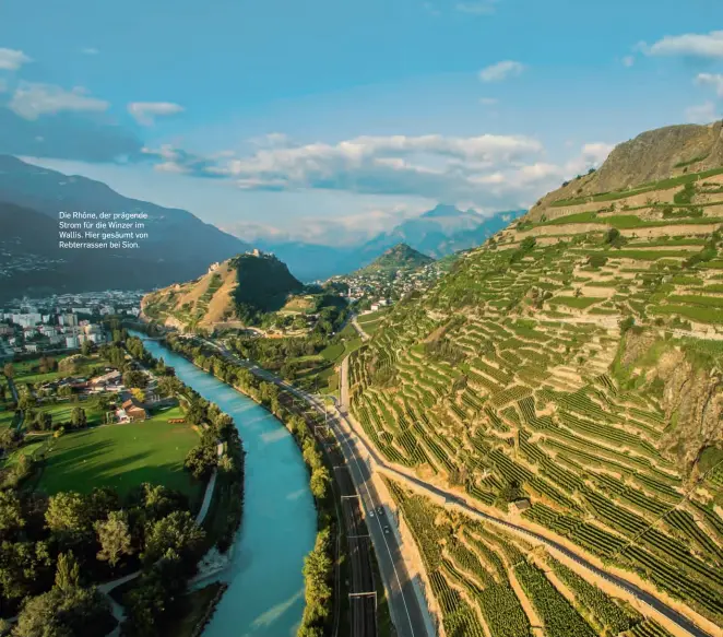  ??  ?? Die Rhône, der prägende Strom für die Winzer im Wallis. Hier gesäumt von Rebterrass­en bei Sion.