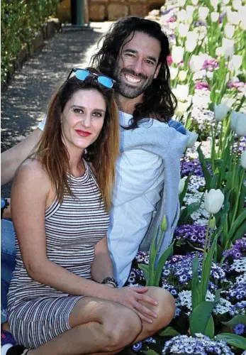  ?? PHOTOS: BEV LACEY ?? SPANISH FANS: Alberto Martinez and Anna Parra admire the beautiful blooms in Queens Park.