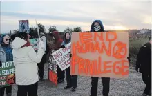  ?? ALLAN BENNER THE ST. CATHARINES STANDARD FILE PHOTO ?? Protesters are shown at Short Hills Provincial Park demonstrat­ing against the deer hunt in November 2017.