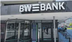  ?? FOTO: DPA ?? Bw-bank in Stuttgart: Von 100 sollen künftig 59 Filialen übrig bleiben.