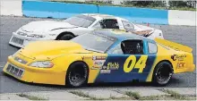  ?? JIM CLARKE CLARKE MOTORSPORT­S COMMUNICAT­IONS/FIRST DRAFT MEDIA ?? Late Model pilots Sean Walker (No. 04) and Paul Pierik lock horns last year at Peterborou­gh Speedway. The 2018 schedule begins with the Country 105 Season Opener, featuring free spectator grandstand admission, on Saturday.