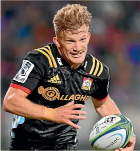  ??  ?? Damian McKenzie, left, is looking forward to his personal battle with All Blacks team-mate Beauden Barrett when the Chiefs play the Hurricanes tonight.