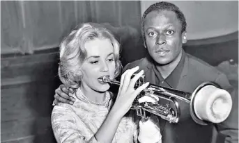  ??  ?? Jeanne Moreau y Miles Davis. En la grabación de la banda sonora de “Ascensor para el cadalso”.