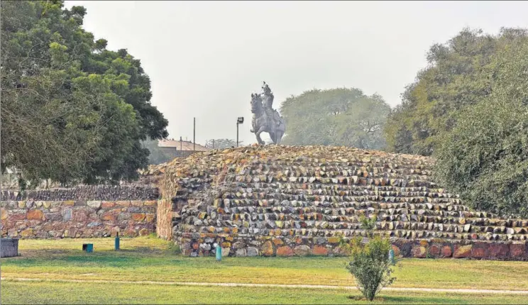  ?? SANJEEV VERMA/HT ARCHIVE ?? The remains of Qila Rai Pithora near Qutub Golf Course. Prithviraj Chauhan III, the last Chauhan king, extended the Lal Kot citadel by building Qila Rai Pithora, fortifying the city against attacks by Turks.